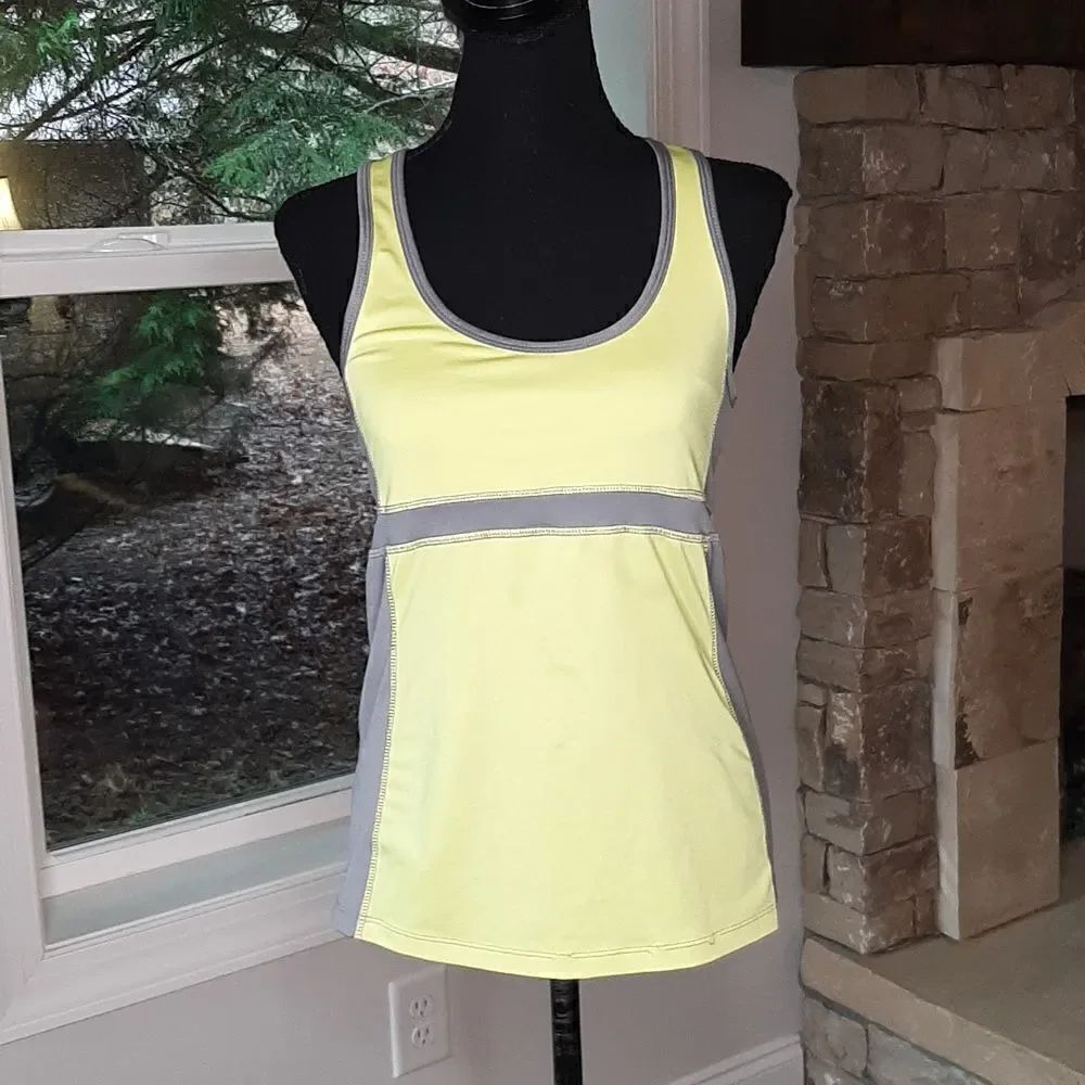 Rue 21 tarea yellow and gray performance top